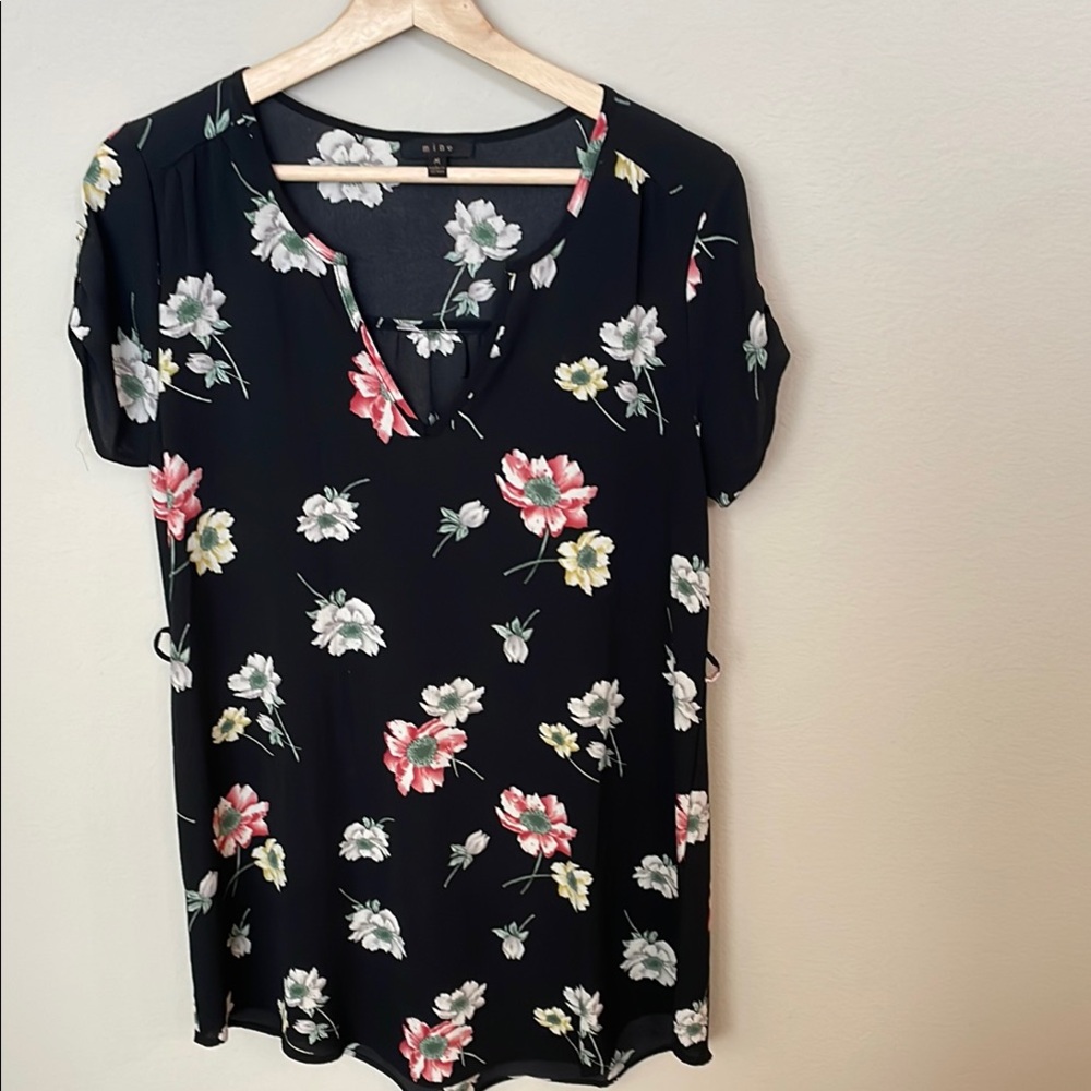 Kut from the Kloth Black and White Flutter Sleeve Blouse